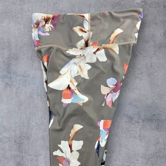 Athleta Gray Floral Elation Paradise 7/8 Tight Yoga Gym Fitness Pants Sz: Small - Picture 8 of 12